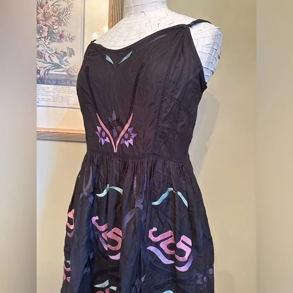 Colour pop abstract embroidered hearts sweetheart dress - Picture 5 of 8